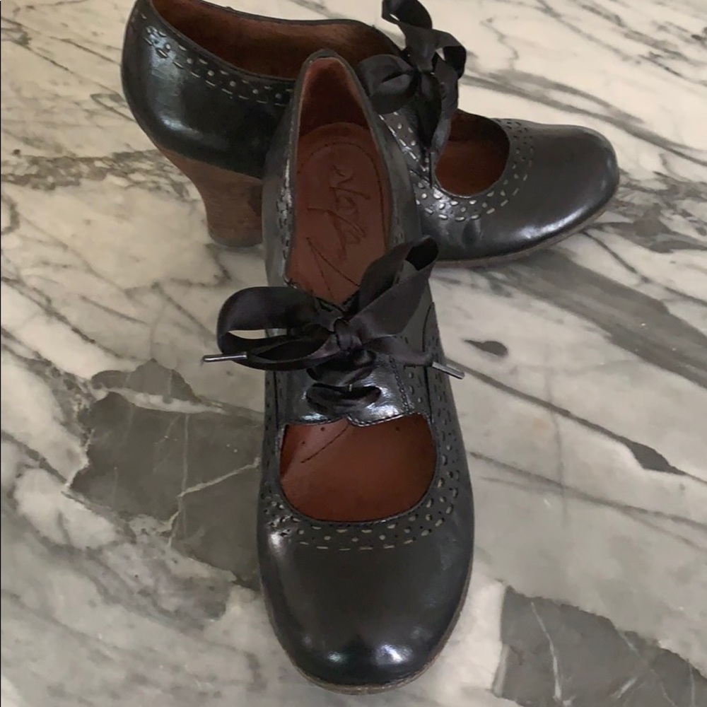 Anthropology Naya Black Mary Janes 7 1/2 M